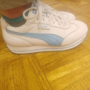 𝅺vintage White Leather Puma Street Cat Sneakers